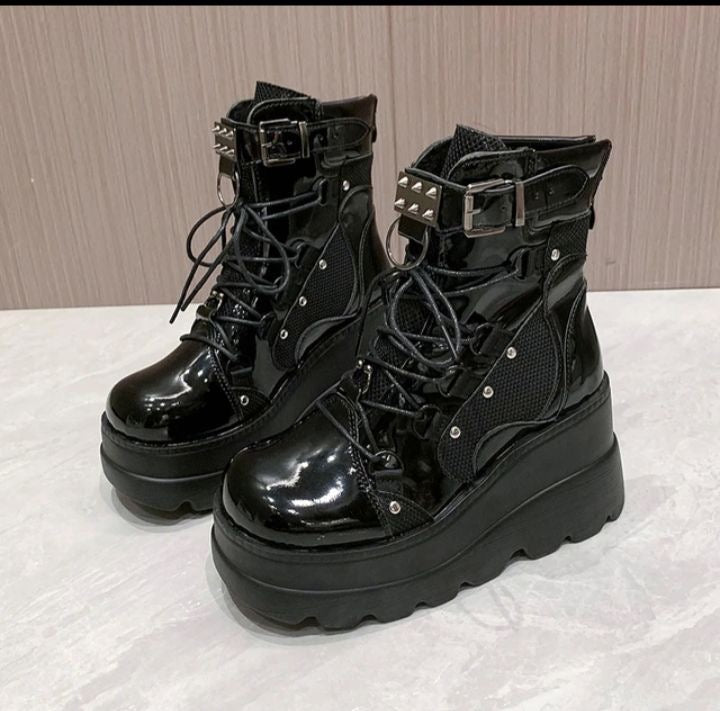 Chunky lace up combats